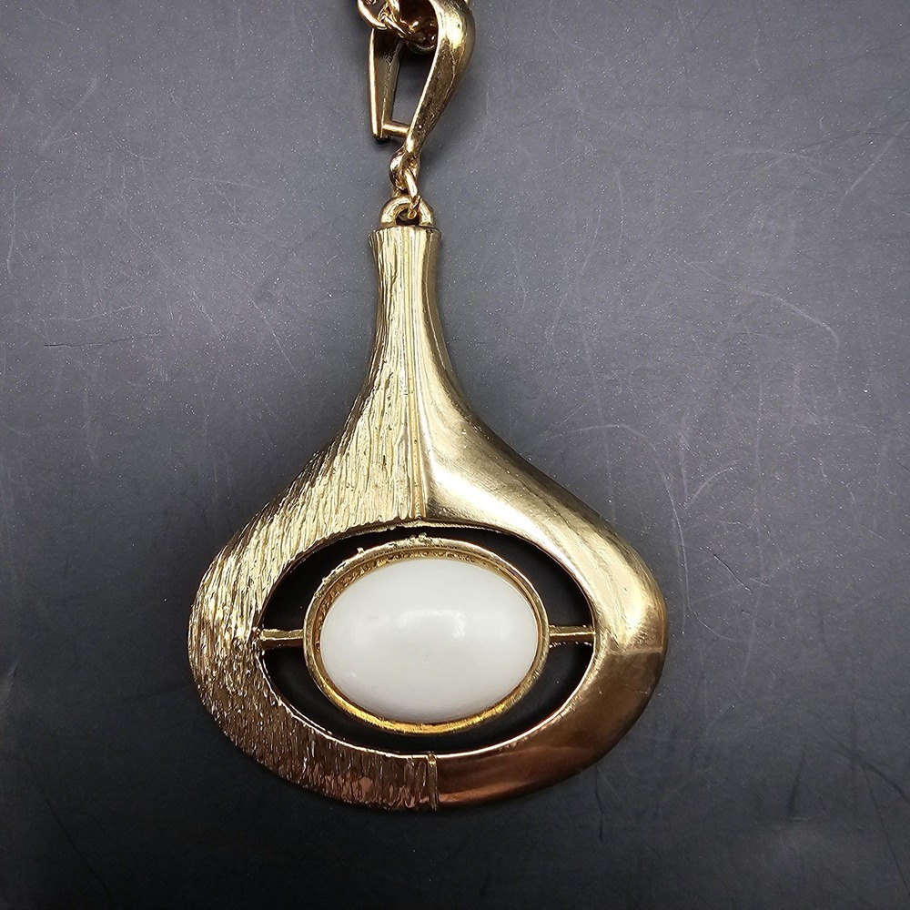 Vintage Retro Vessel Teardrop Pendant‎ Necklace Cabochon Mixed Gold Tone 18.5in